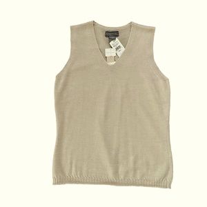 Extra fine merino wool V neck shell
